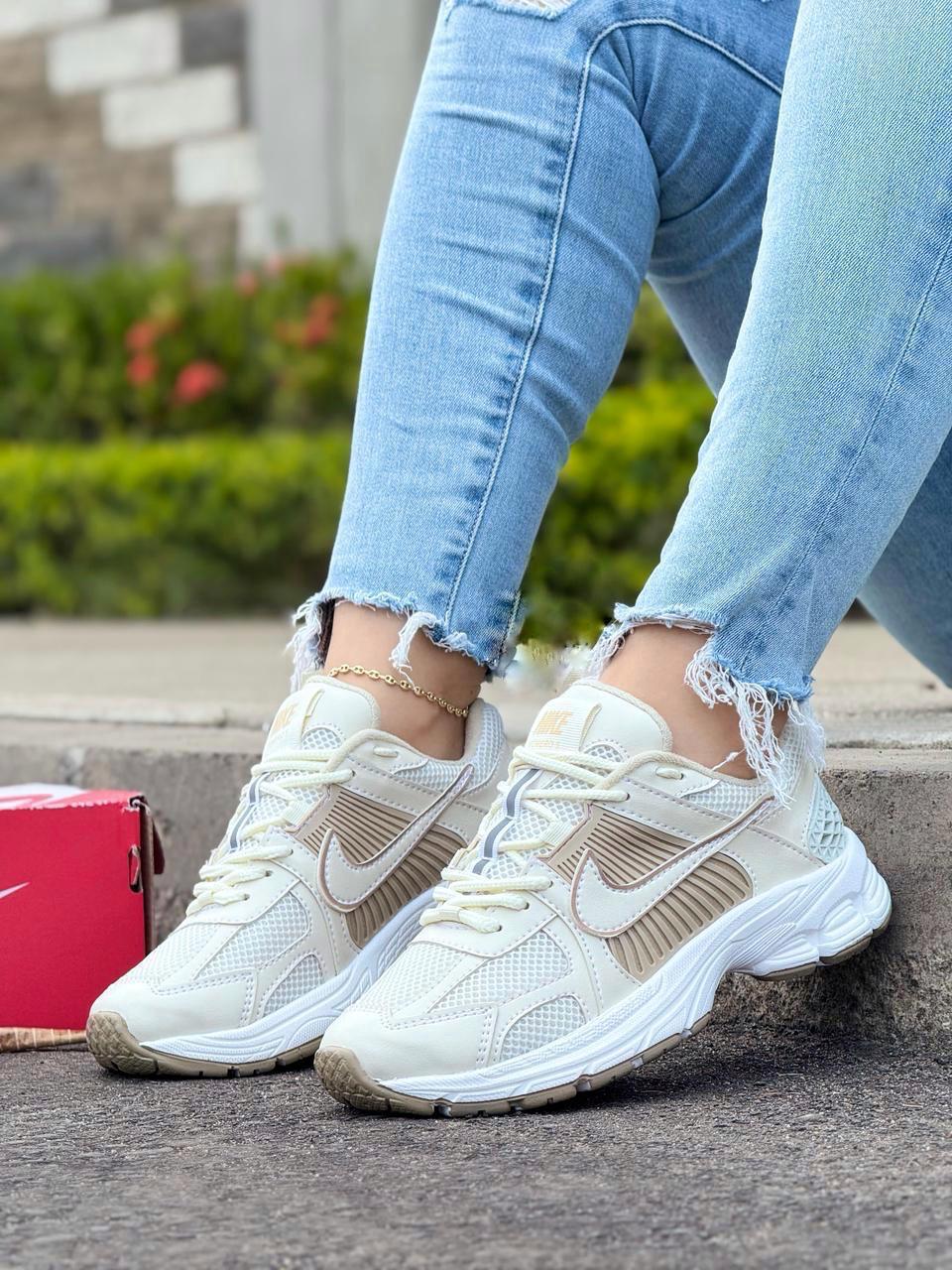 NIKE VOMERO