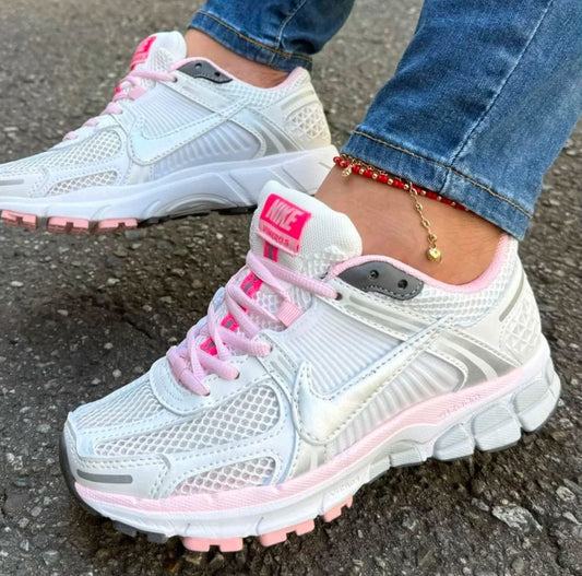 NIKE VOMERO