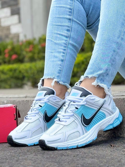 NIKE VOMERO