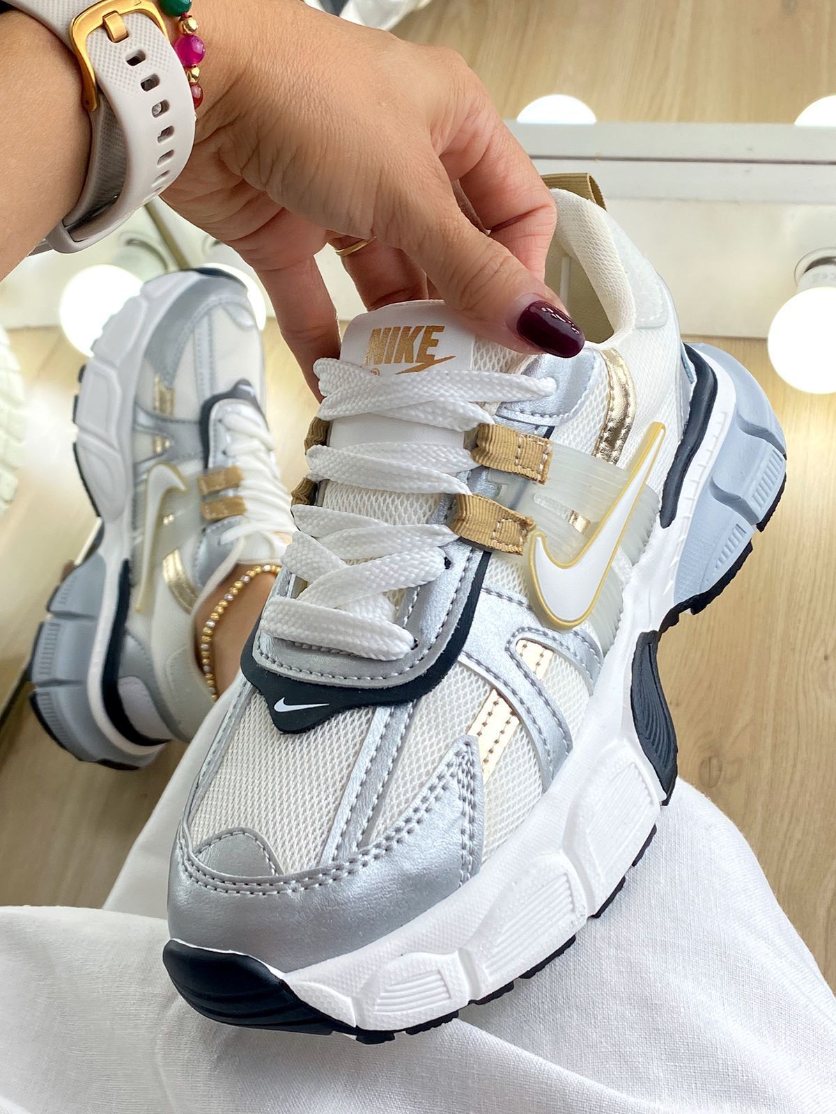 NIKE V2K