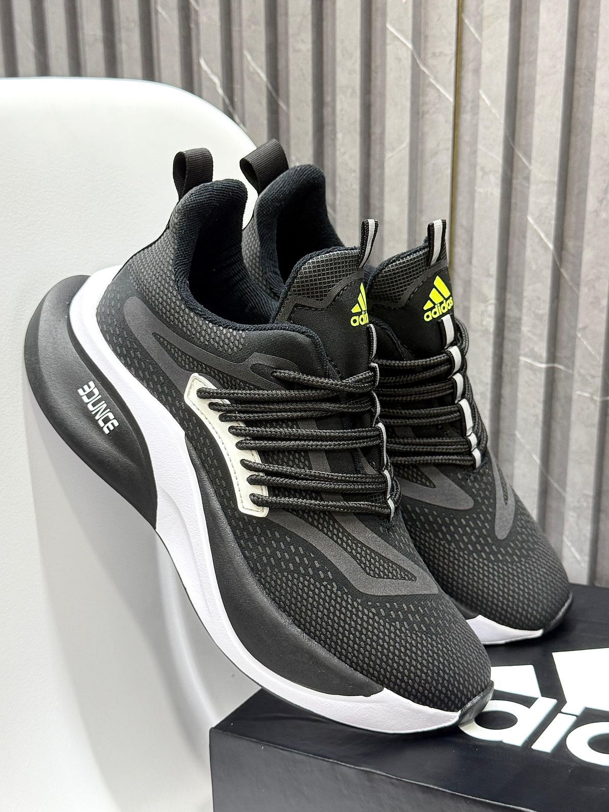 ADIDAS V1